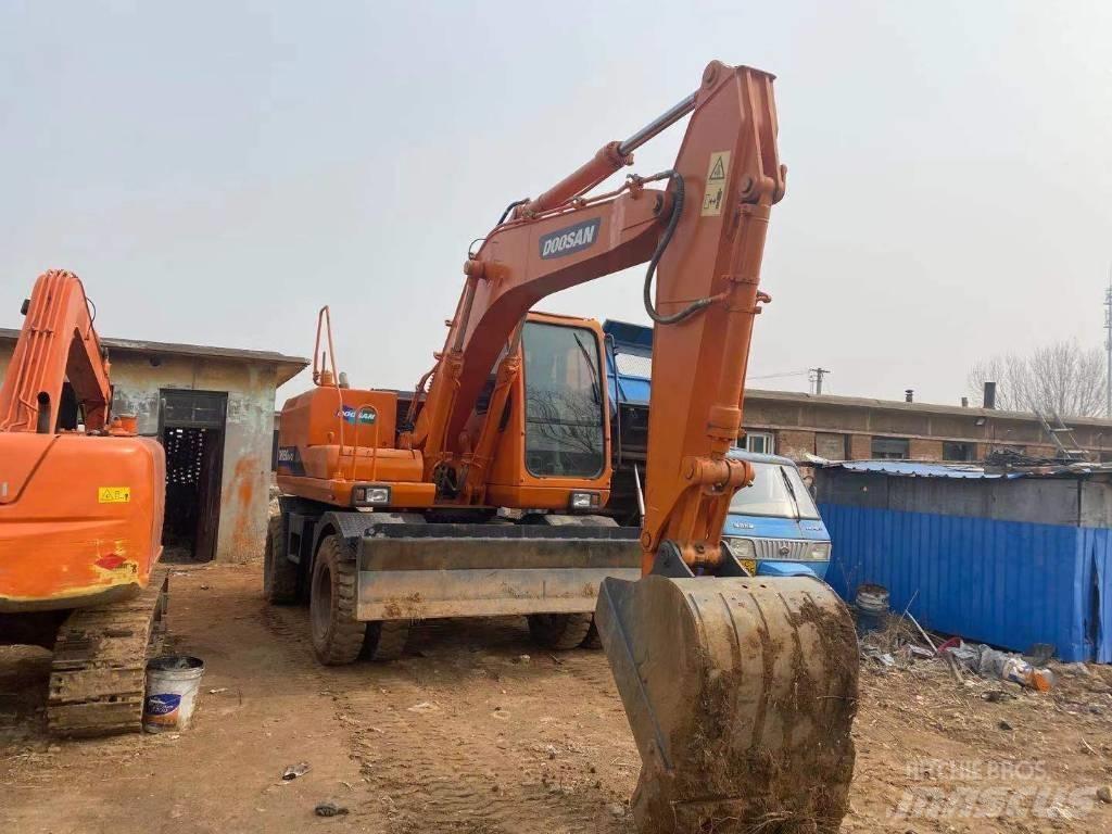 Doosan DH 150W Wielgraafmachines
