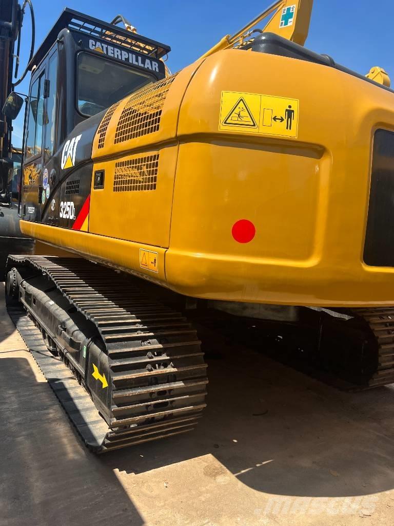 CAT 325D Rupsgraafmachines
