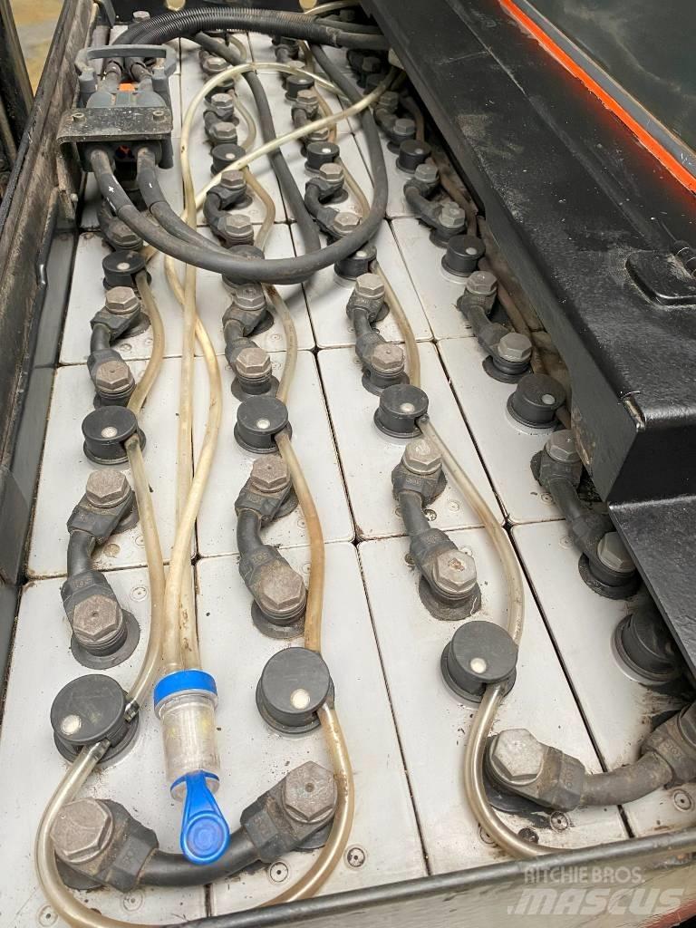 Toyota RRE140H Reachtruck voor hoog niveau