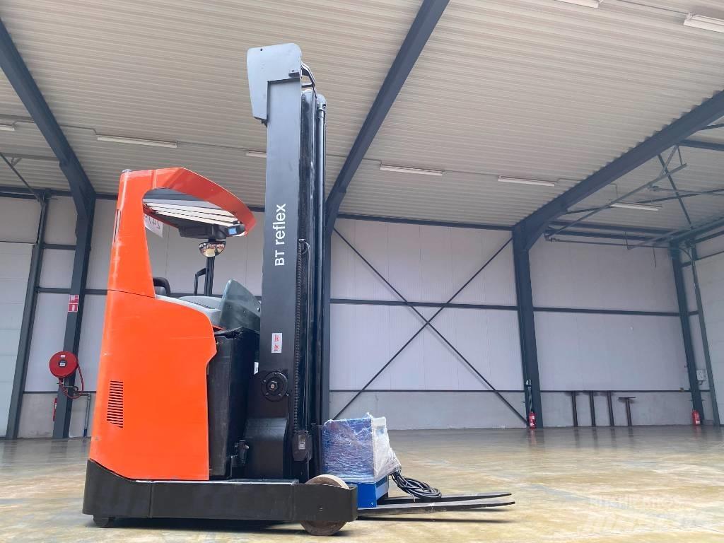 Toyota RRE140H Reachtruck voor hoog niveau