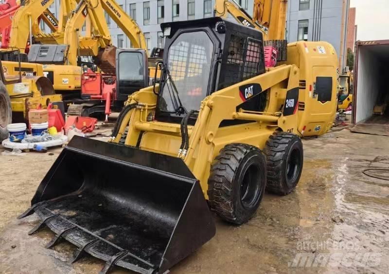 CAT 246 D Schrankladers