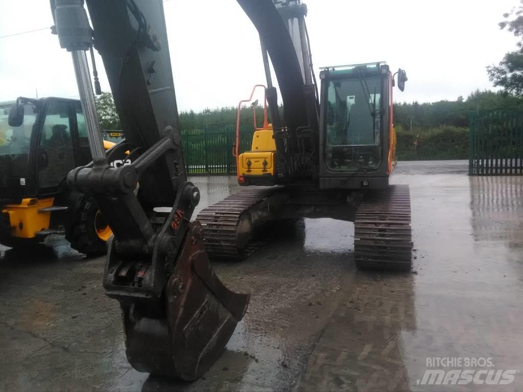 Volvo 210 C Rupsgraafmachines