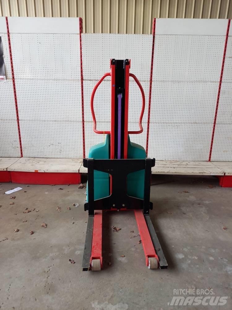 Manitou EB500 Stapelaar meeloop