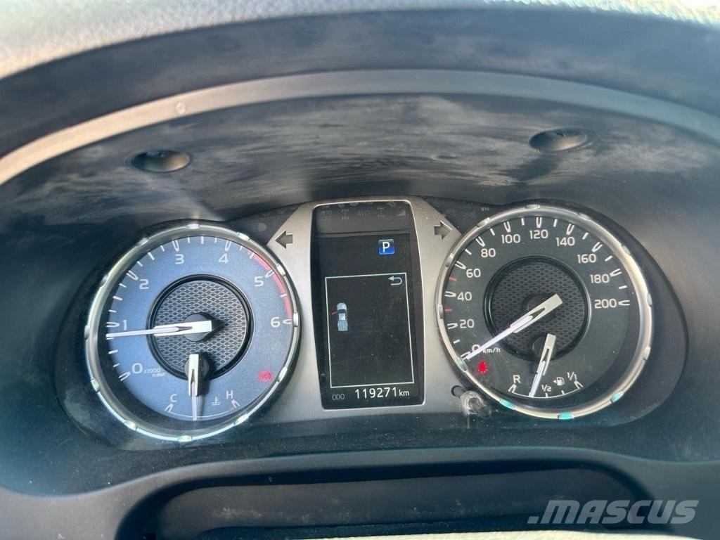 Toyota Hilux Auto's