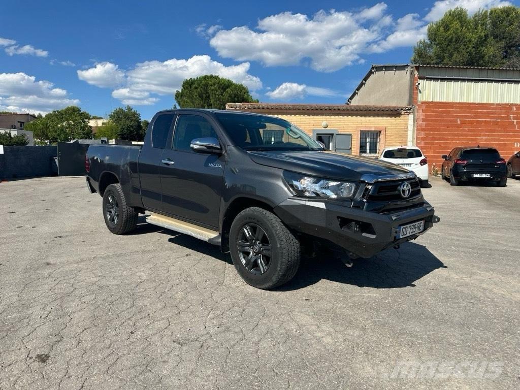 Toyota Hilux Auto's
