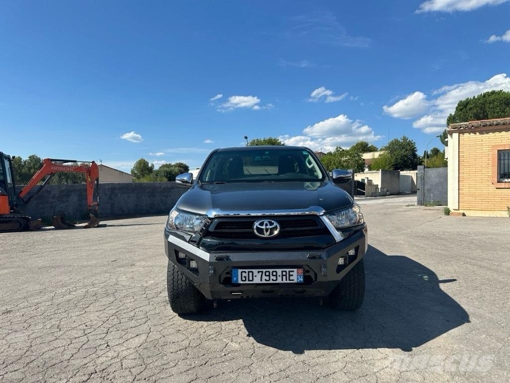 Toyota Hilux Auto's