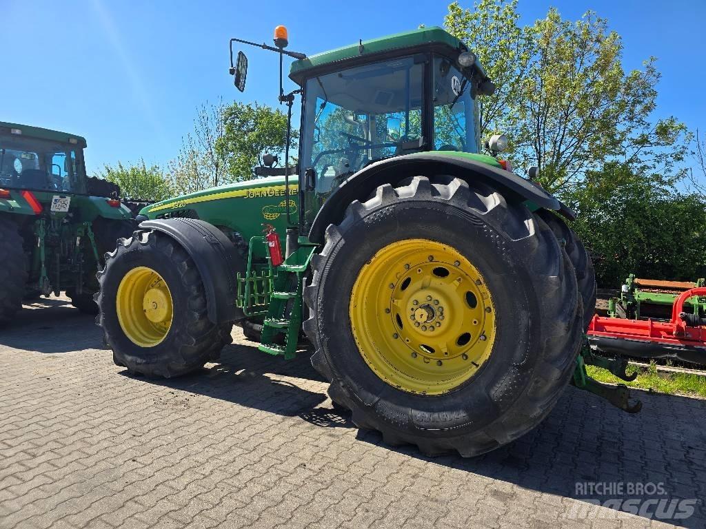John Deere 8320 Tractoren