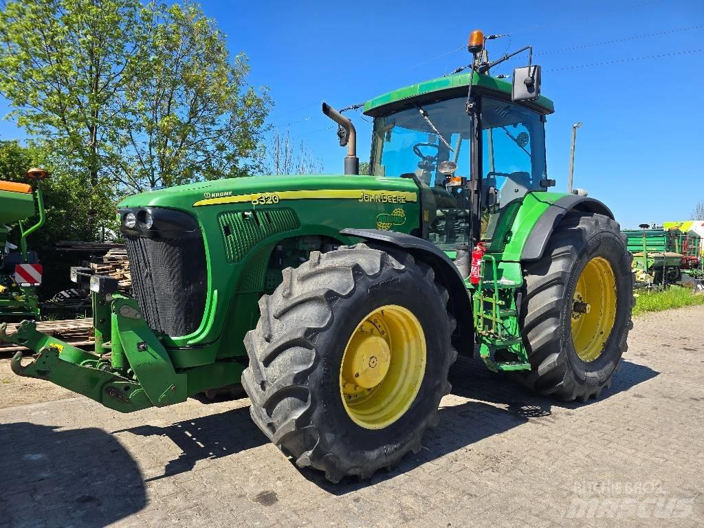 John Deere 8320 Tractoren