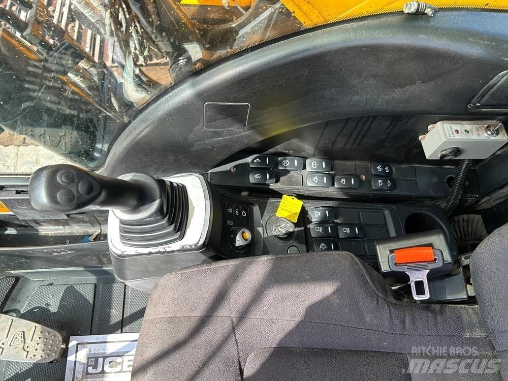 JCB JS220 LC Rupsgraafmachines