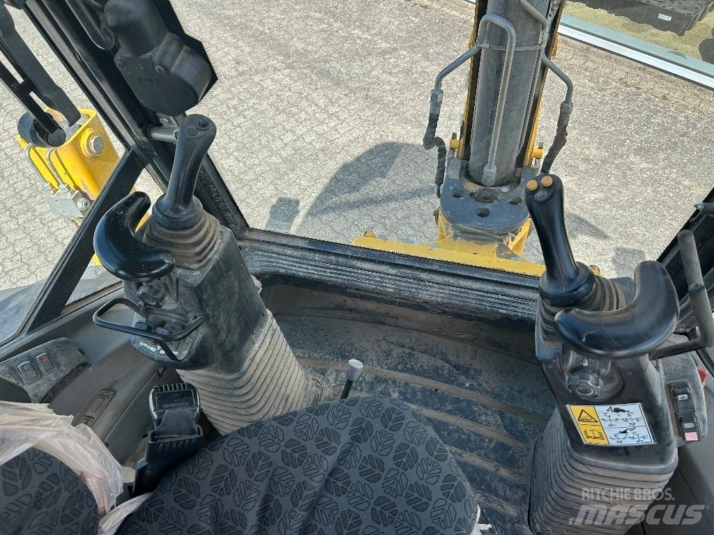 New Holland B 100 C Graaf-laadcombinaties