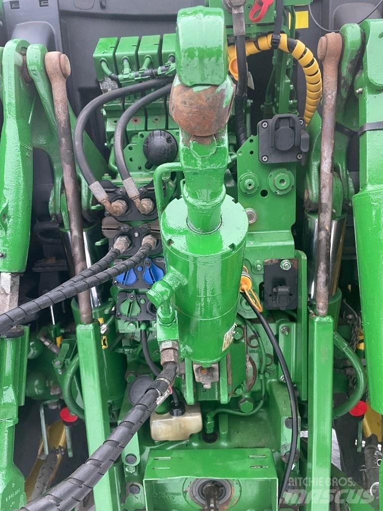 John Deere 6145R Tractoren