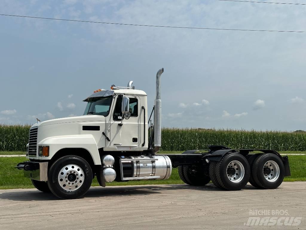 Mack Pinnacle 64ft Trekkers