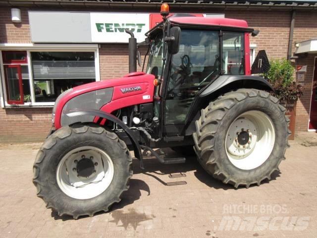 Valtra A93 HITECH Tractoren