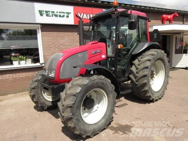 Valtra A93 HITECH Tractoren