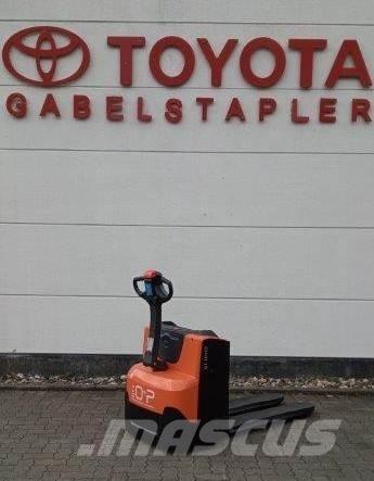 Toyota LWE 200 Stapelaar meeloop