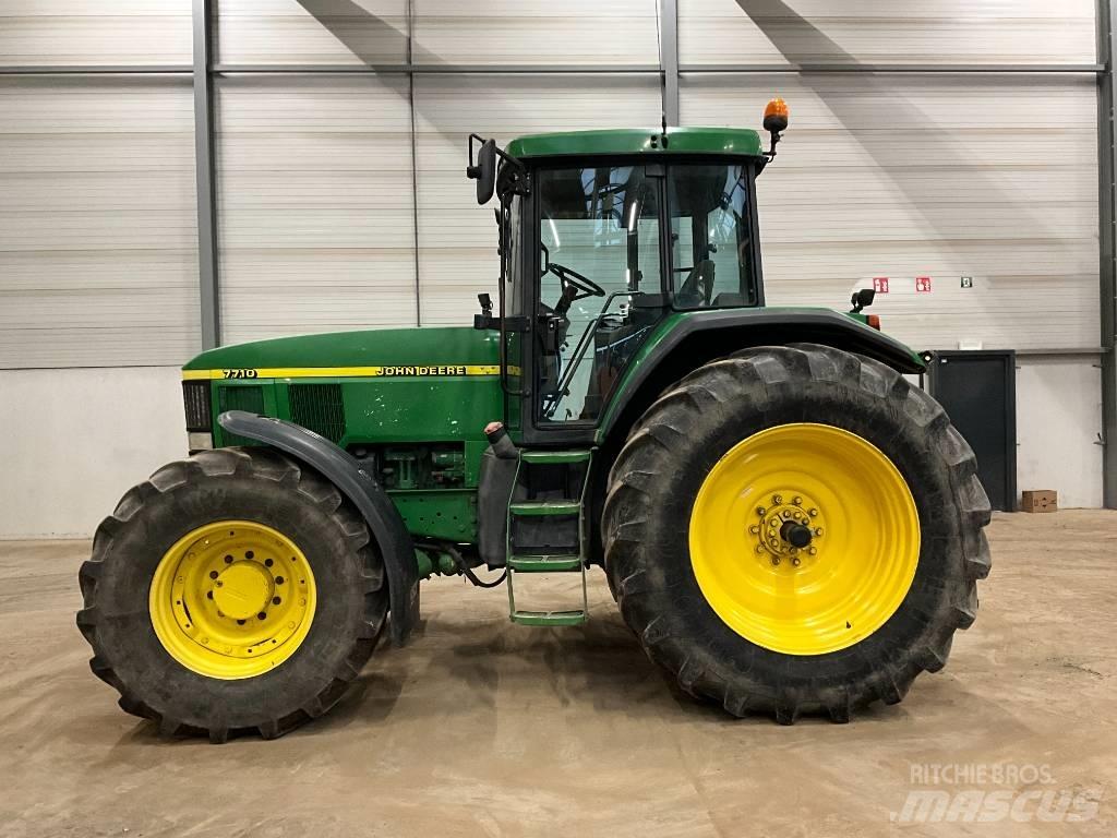 John Deere 7710 Tractoren