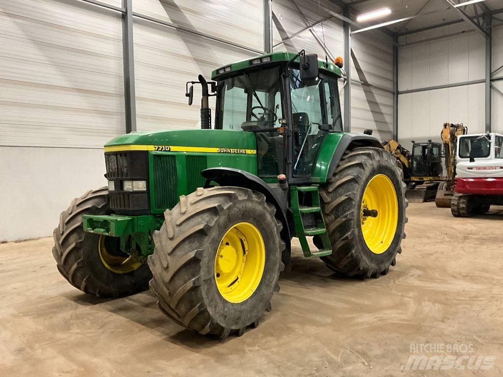 John Deere 7710 Tractoren