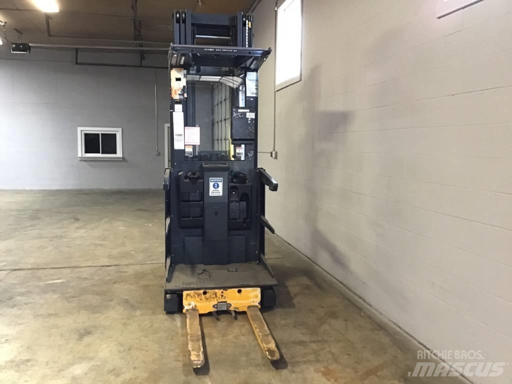 Jungheinrich EKS208 Orderpicker voor middelhoog niveau