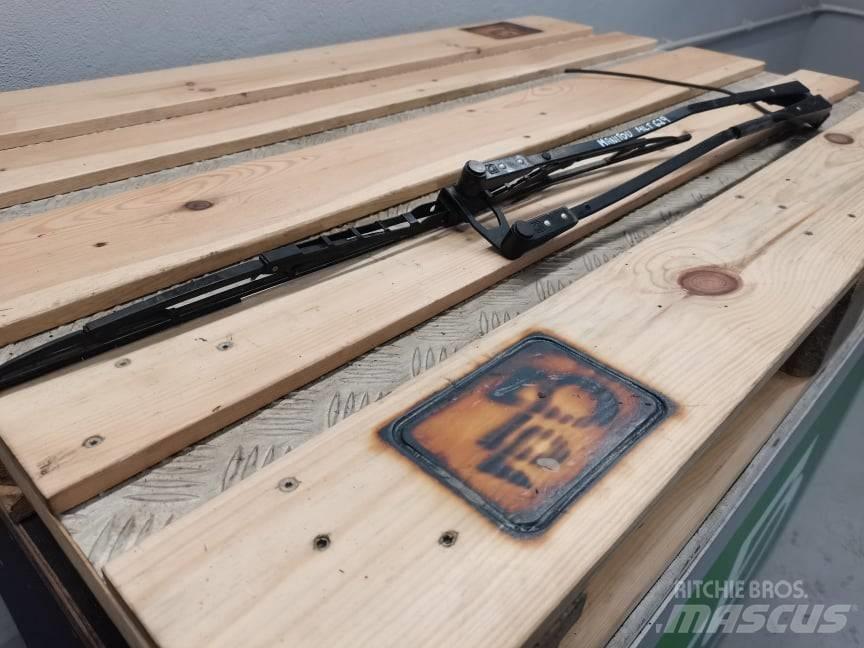Manitou MLT  wiper Cabine en interieur