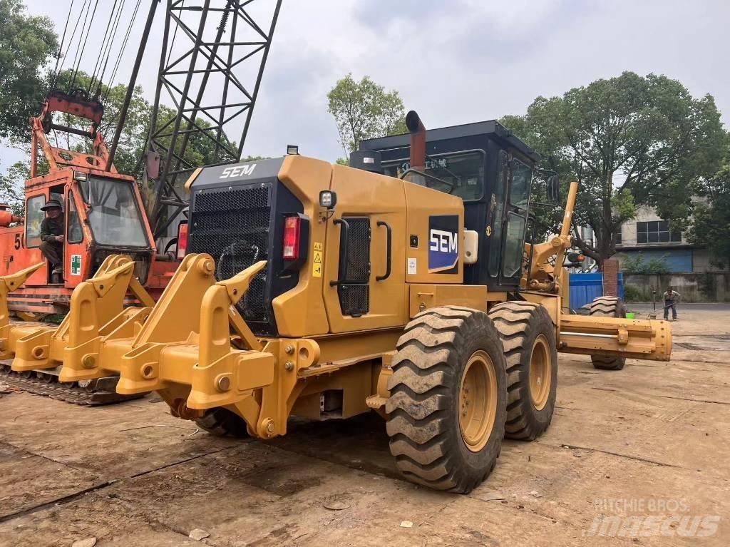 SEM 922F Graders