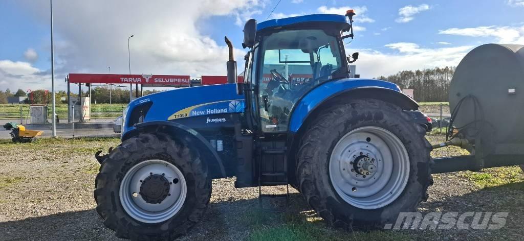 New Holland T7050 Tractoren