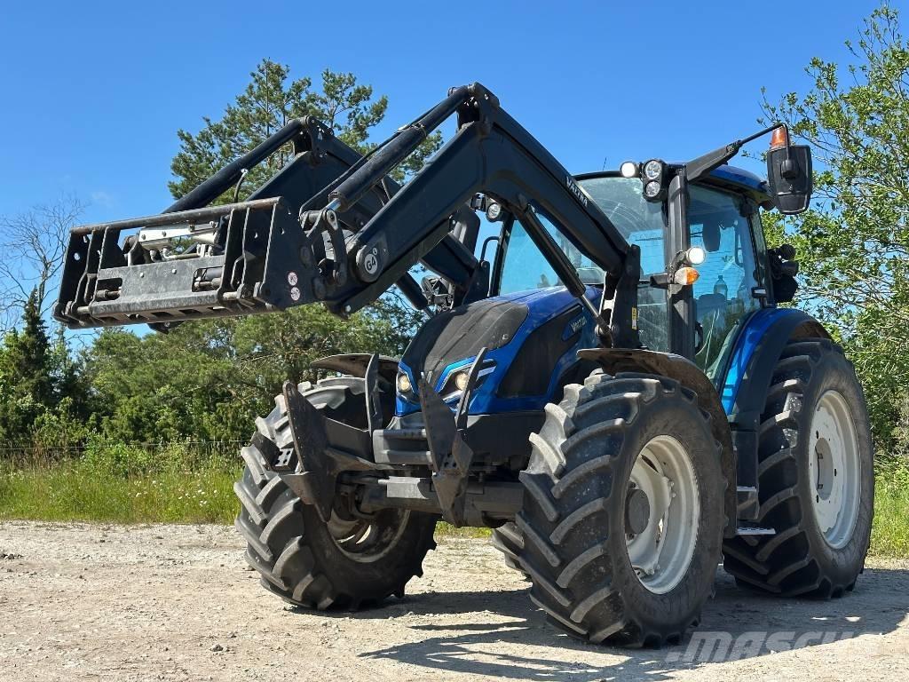 Valtra G 135 Versu Tractoren