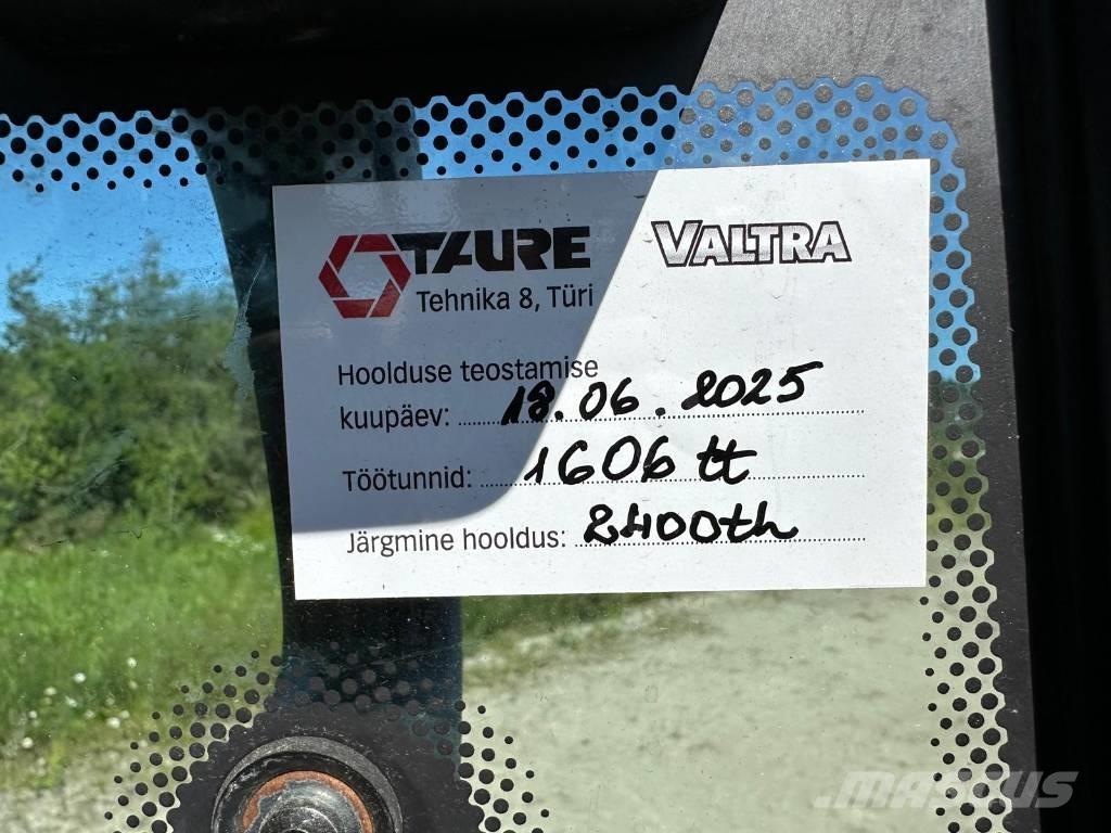 Valtra G 135 Versu Tractoren