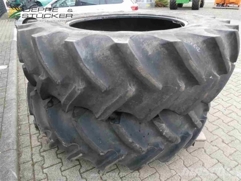 Goodyear 20.8R42 Banden, wielen en velgen