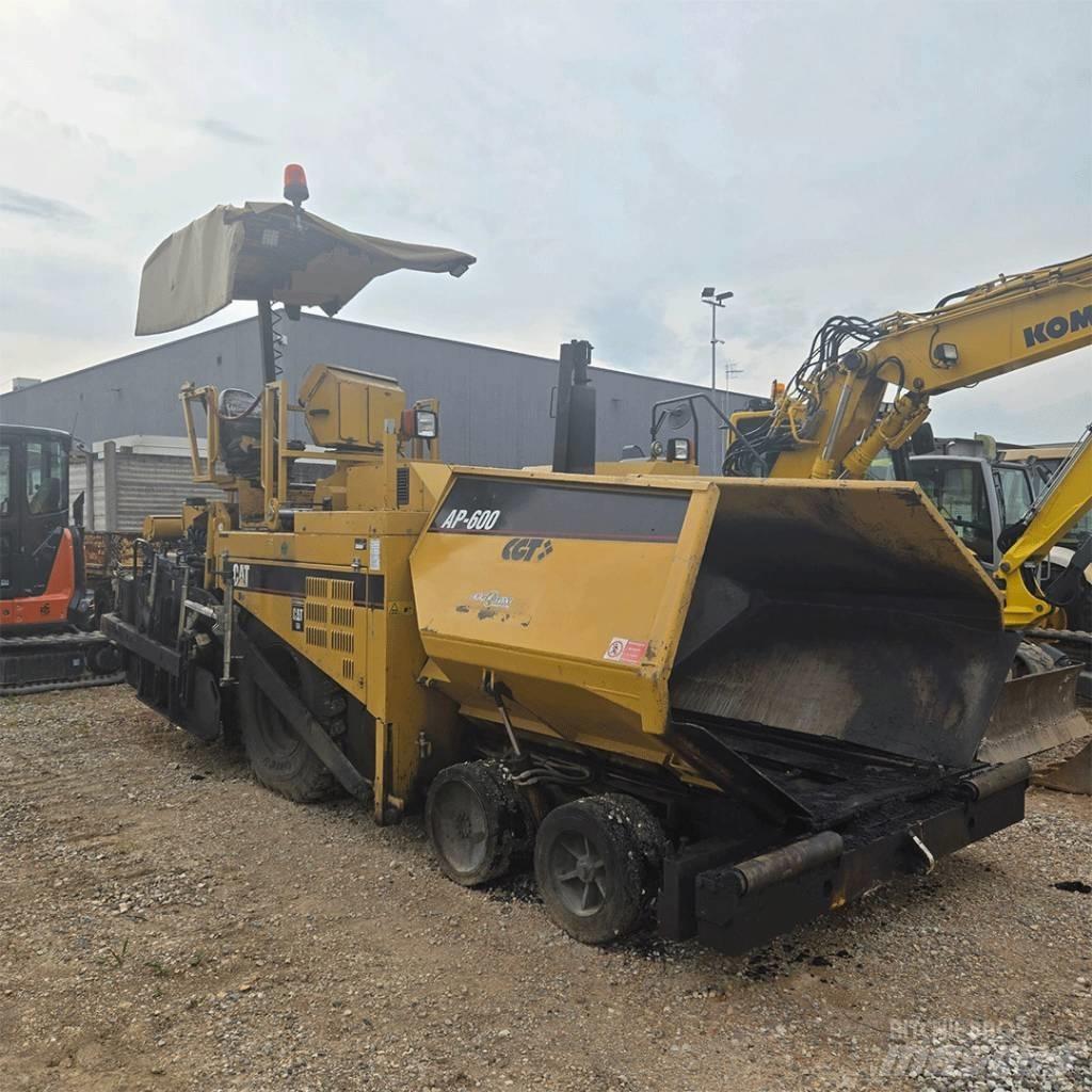 CAT AP 600 Asfaltafwerkmachines