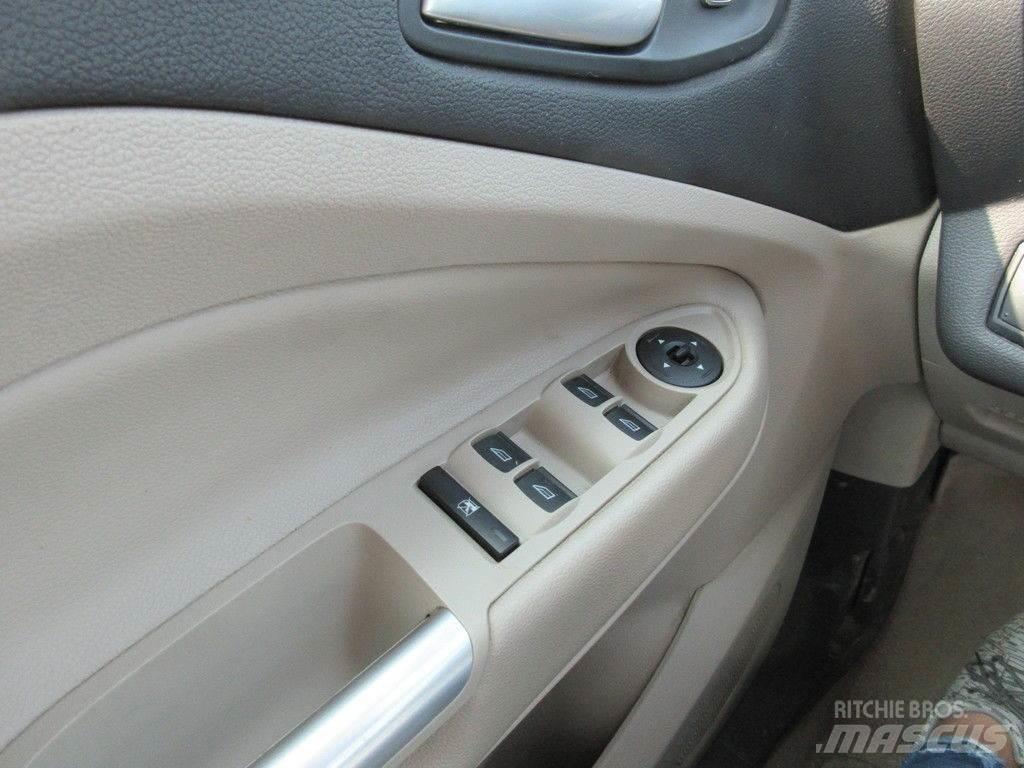 Ford Escape Auto's