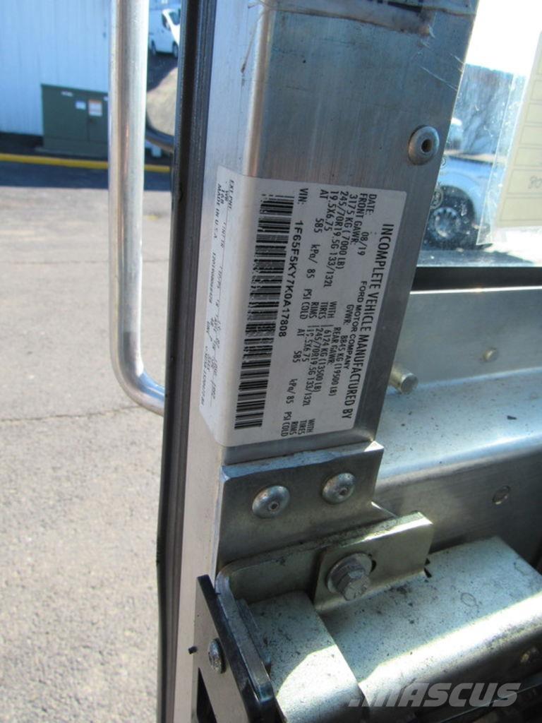 Ford F-59 Bakwagens met gesloten opbouw