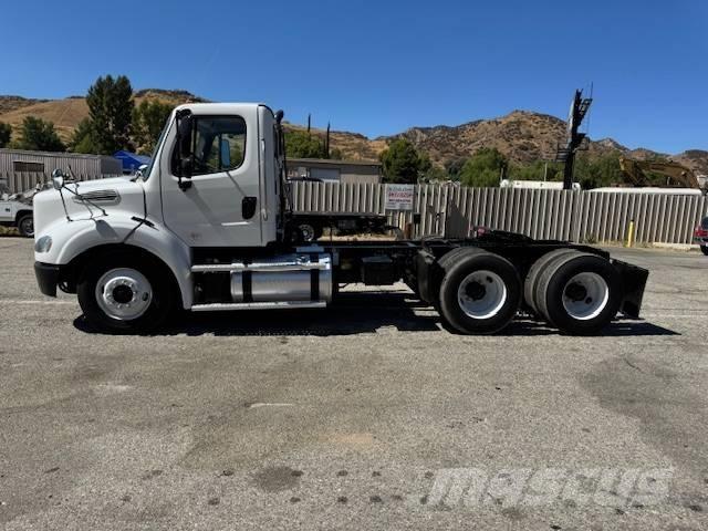Freightliner M 112 Chassis met cabine