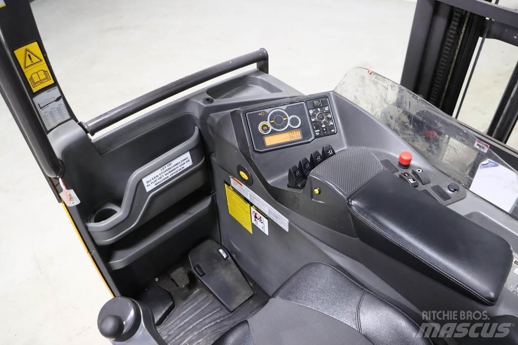 Atlet UMS200D Reachtruck voor hoog niveau