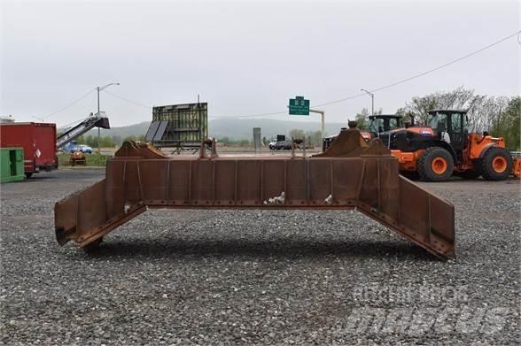 CAT D8N Bladen