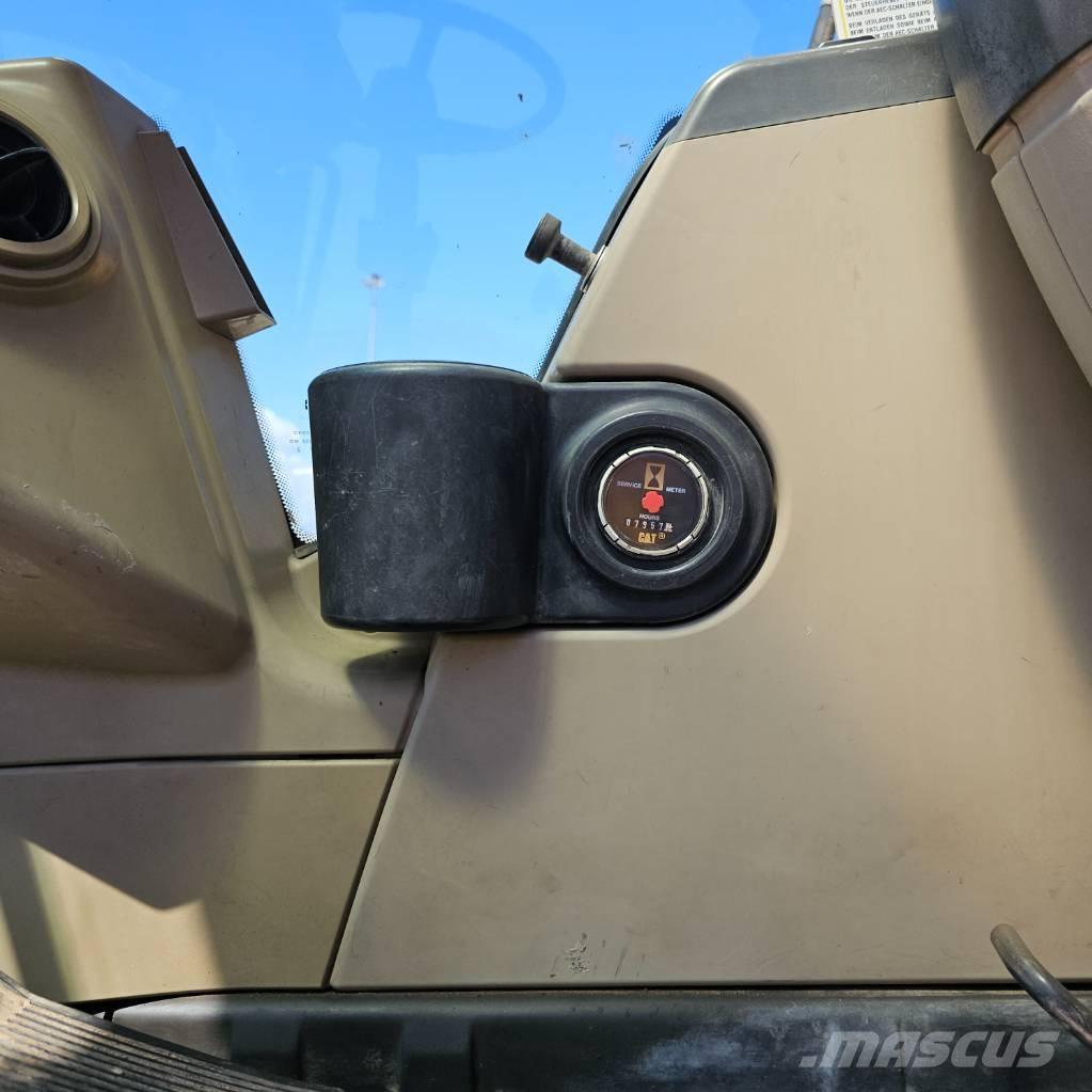 CAT 322 C Wielgraafmachines