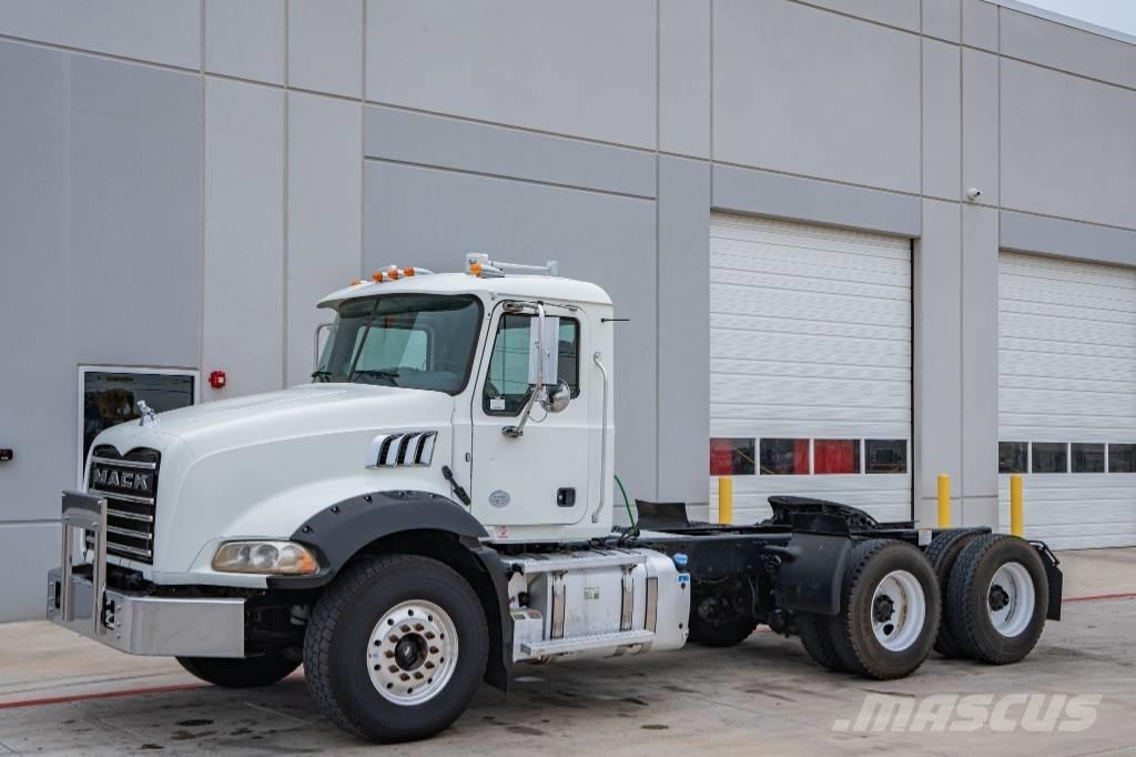 Mack Granite GU 813 Trekkers
