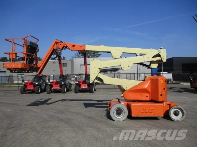 JLG E 400 AJPN (817) Zelfrijdende knikarm hoogwerker