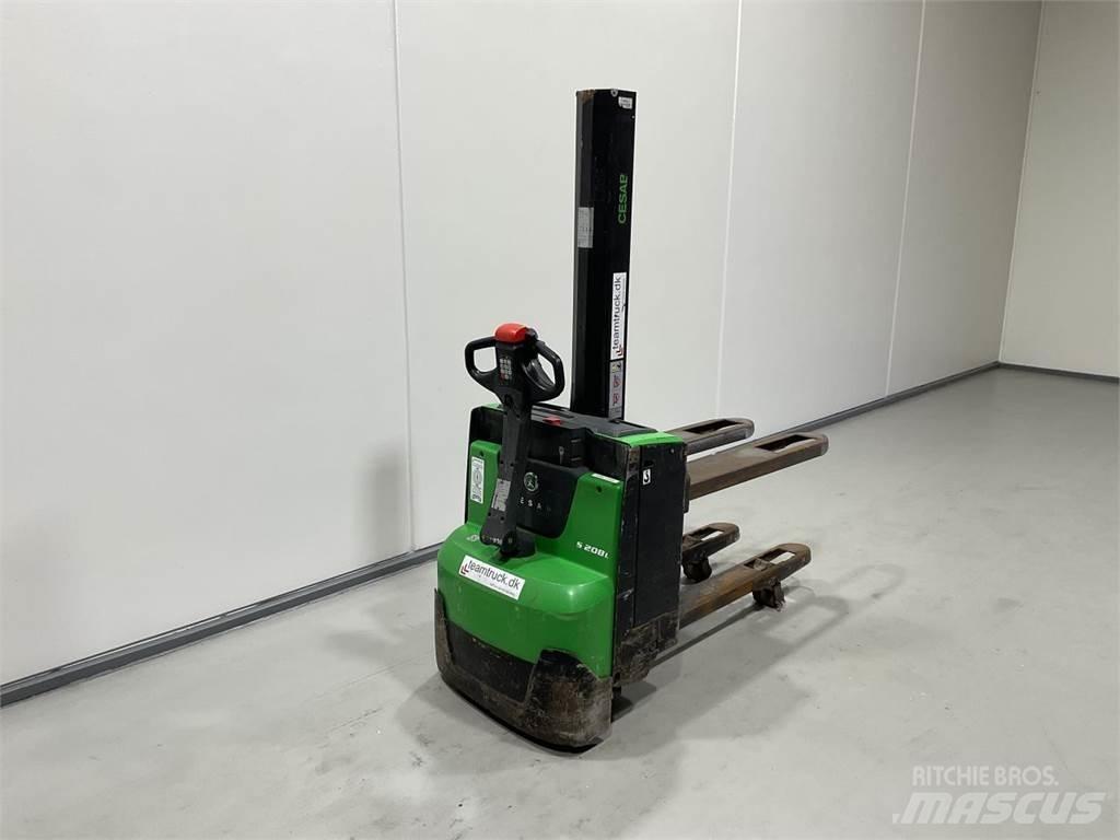 Cesab S208L Zelfrijdende stapelaars