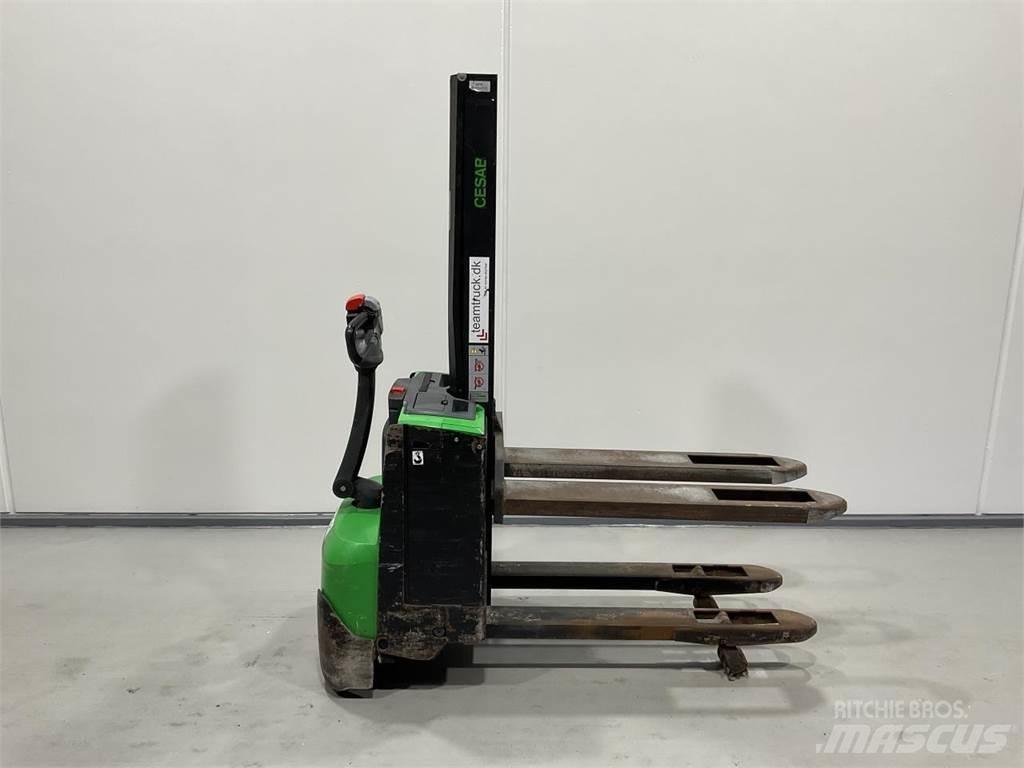 Cesab S208L Zelfrijdende stapelaars