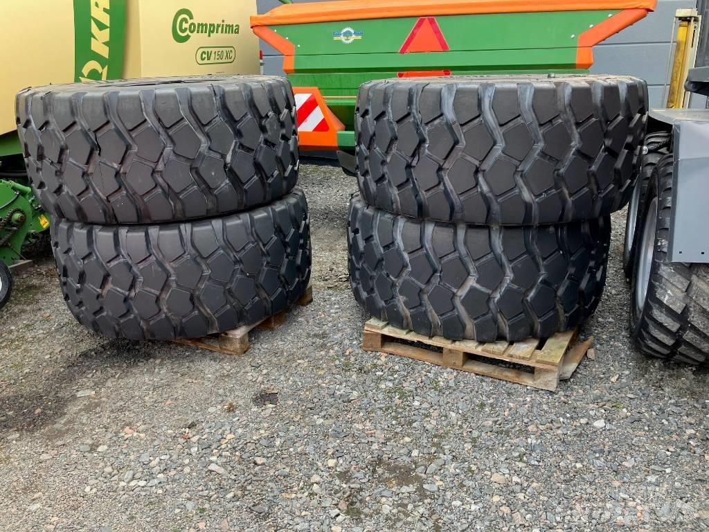 Hilo B02S Banden, wielen en velgen