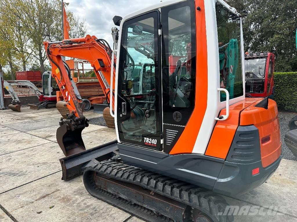 Takeuchi TB 235 CR Minigraafmachines < 7t
