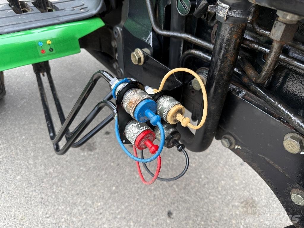 John Deere 4520 Compacttrekkers