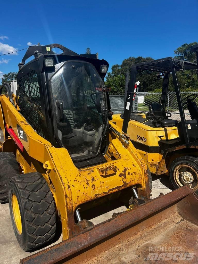 CAT 246C Schrankladers