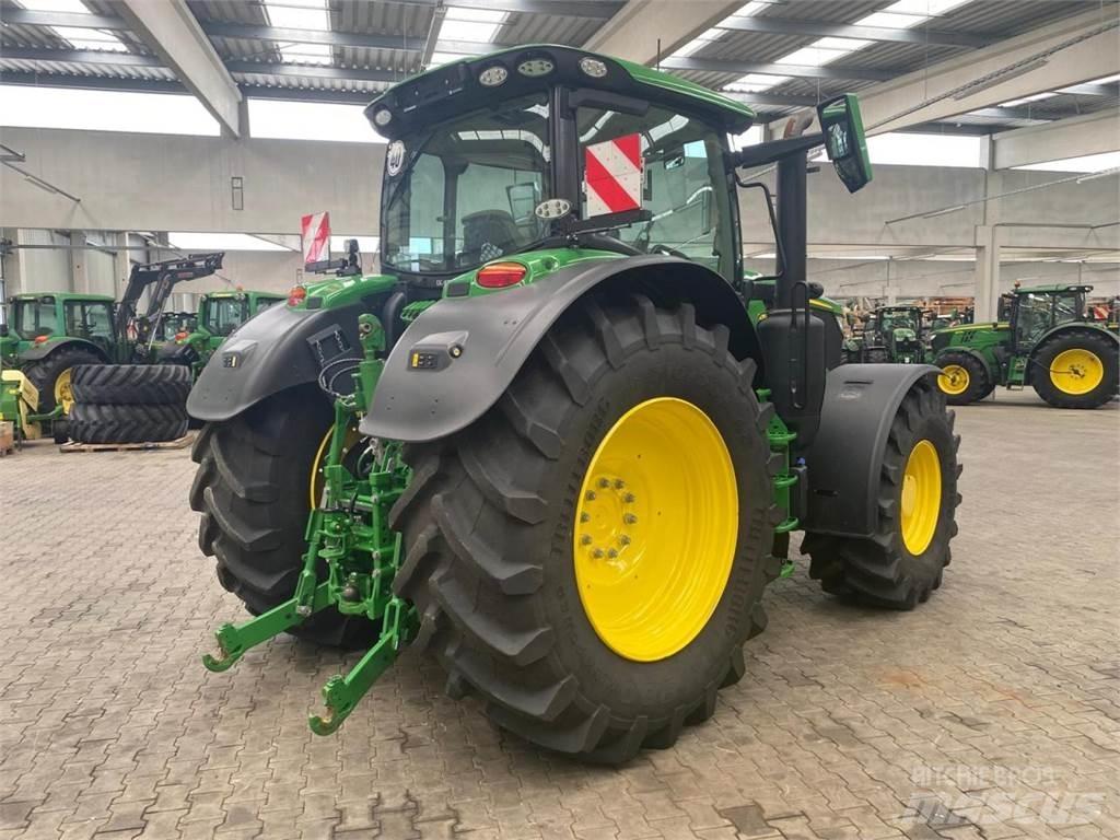 John Deere 6R 215 Tractoren