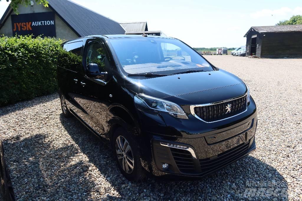 Peugeot E-Traveller Auto's
