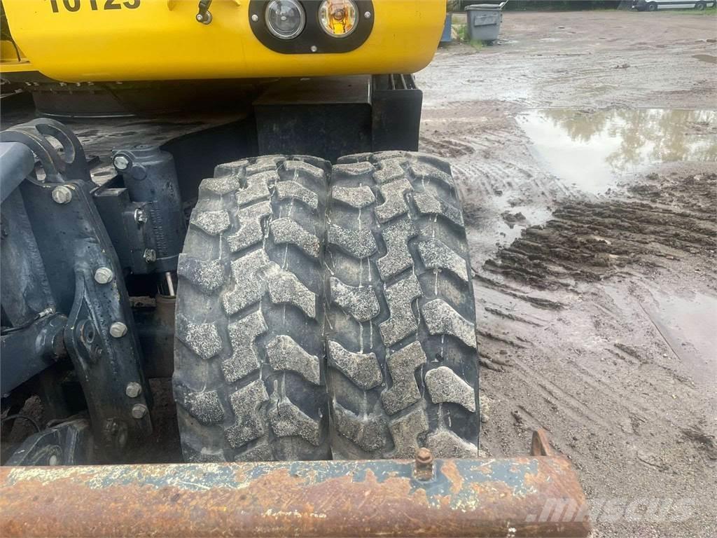 Komatsu PW148-10 Wielgraafmachines