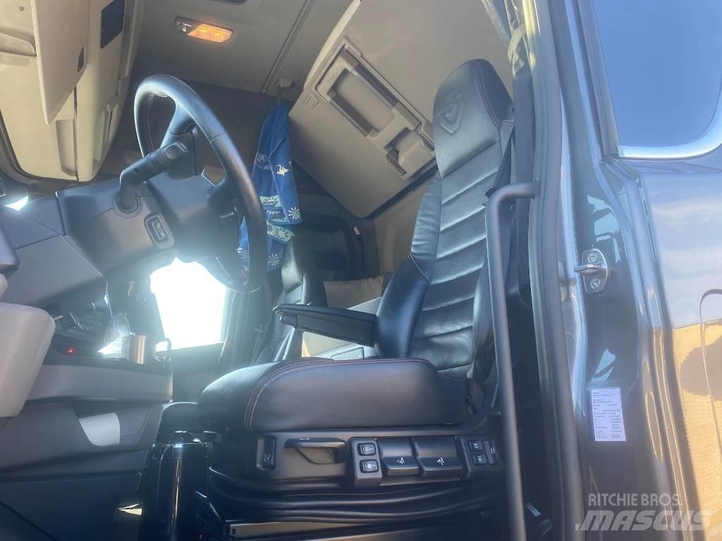 Scania S 520 Bakwagens met gesloten opbouw