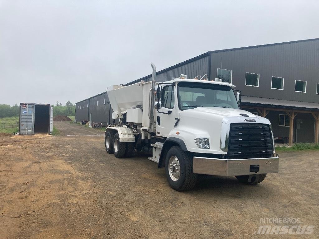 Freightliner SD 114 Betonmixers en pompen