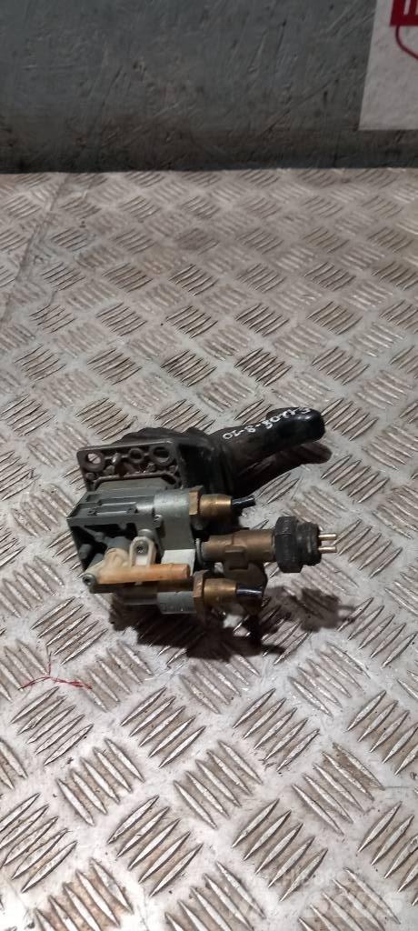 Scania S 94   1324425 Cabine en interieur