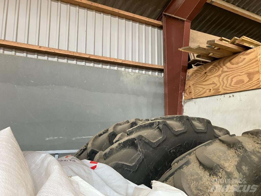  Ukent 520/85R50 Banden, wielen en velgen